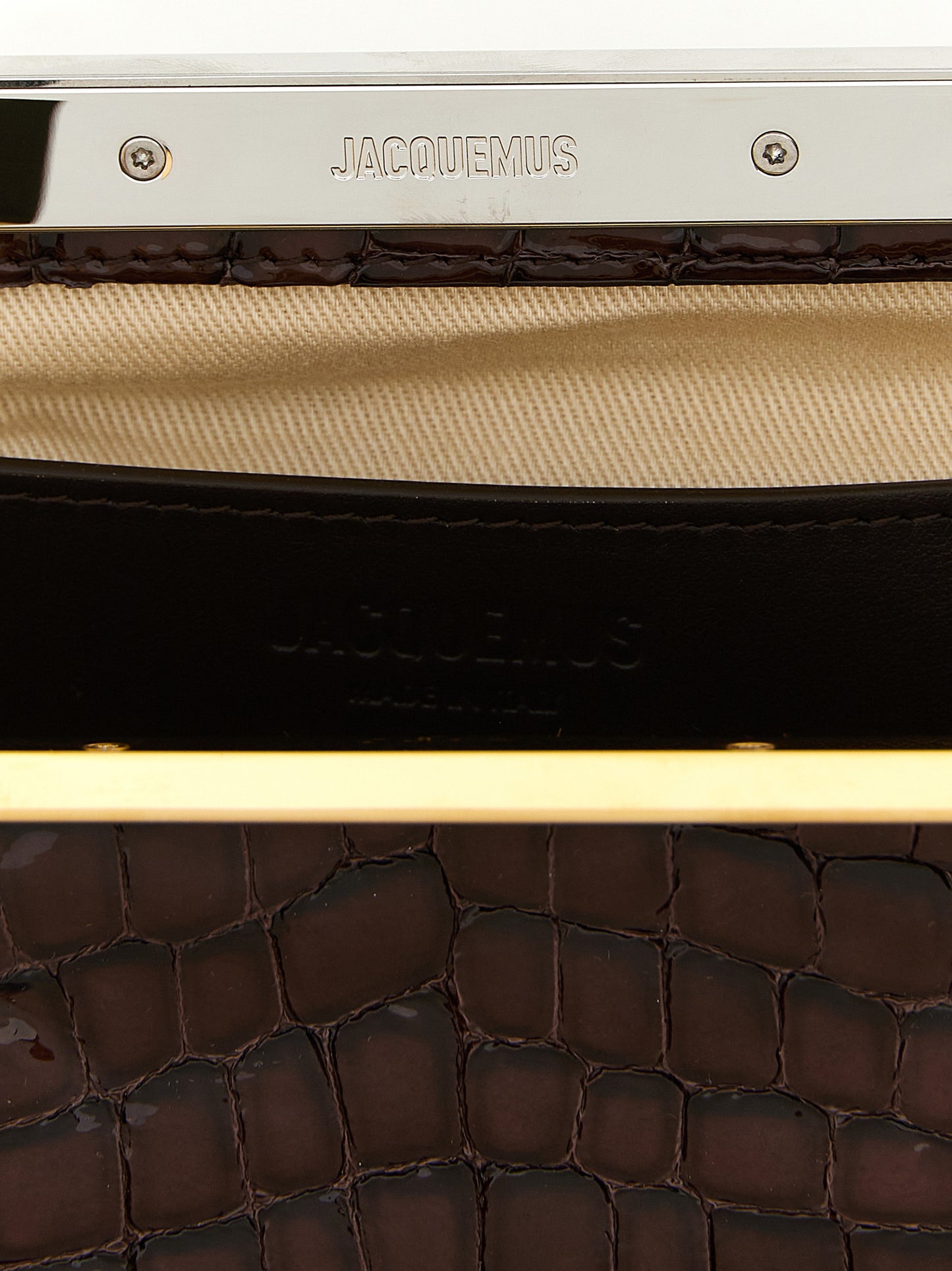 La pochette Salon en cuir de chèvre embossé crocodile