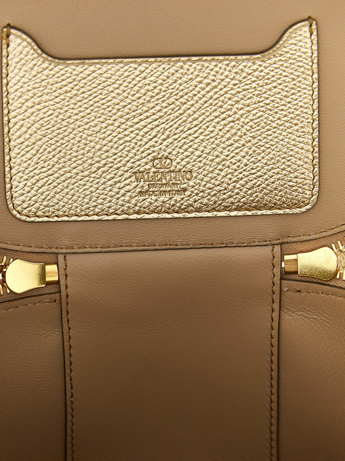 Mini bolso vanity VLogo Signature en piel de becerro metalizada