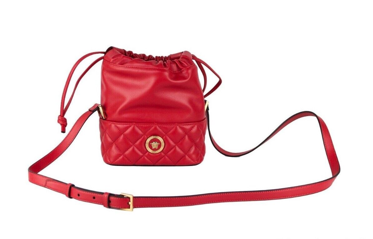 Bolso bandolera tipo cubo de cuero acolchado rojo con cordón ajustable