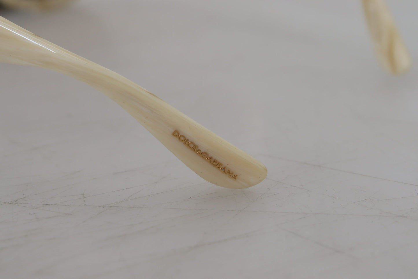 Lunettes de soleil femme en acétate beige chic