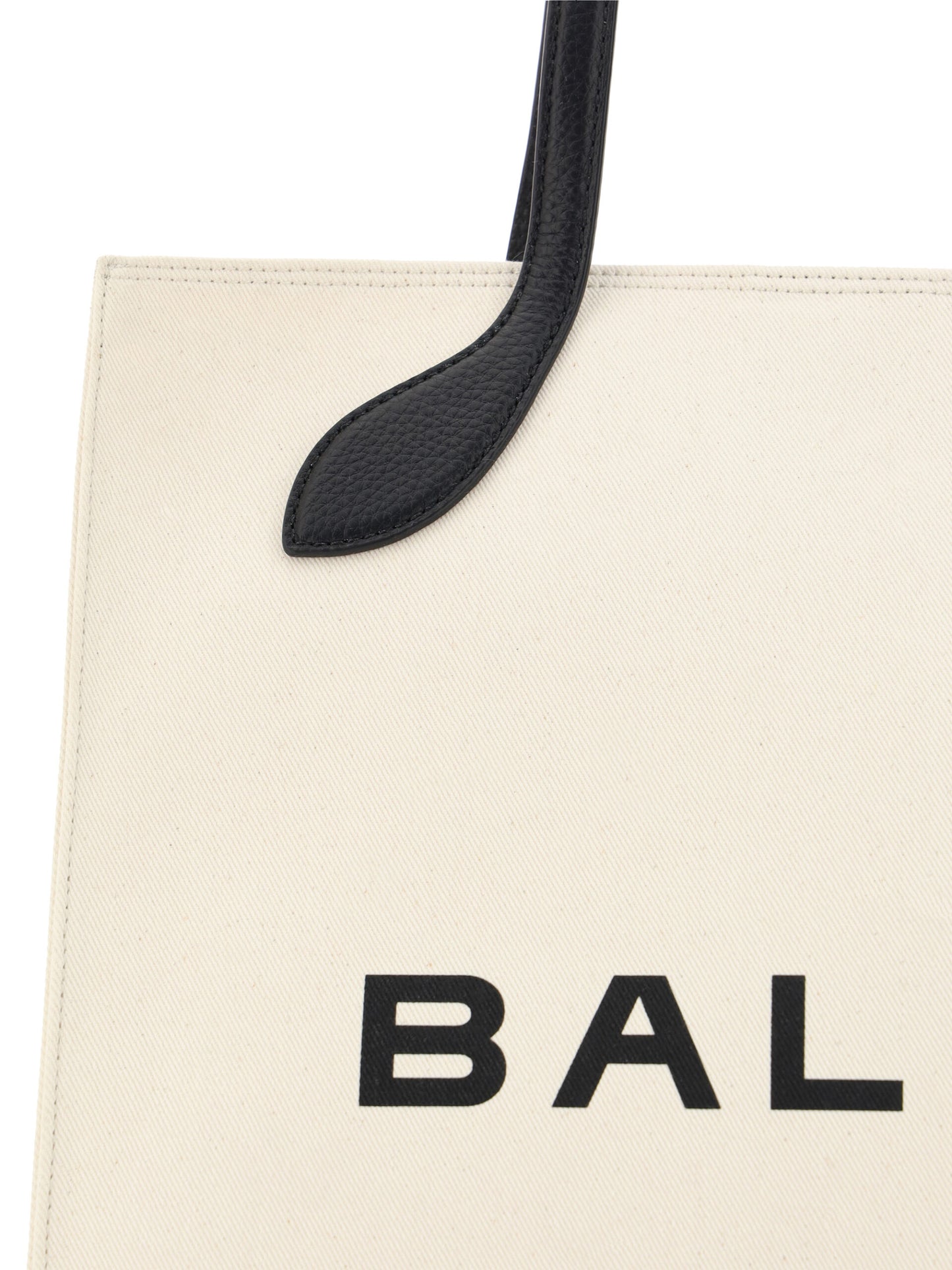 Sac fourre-tout chic en cuir monochrome