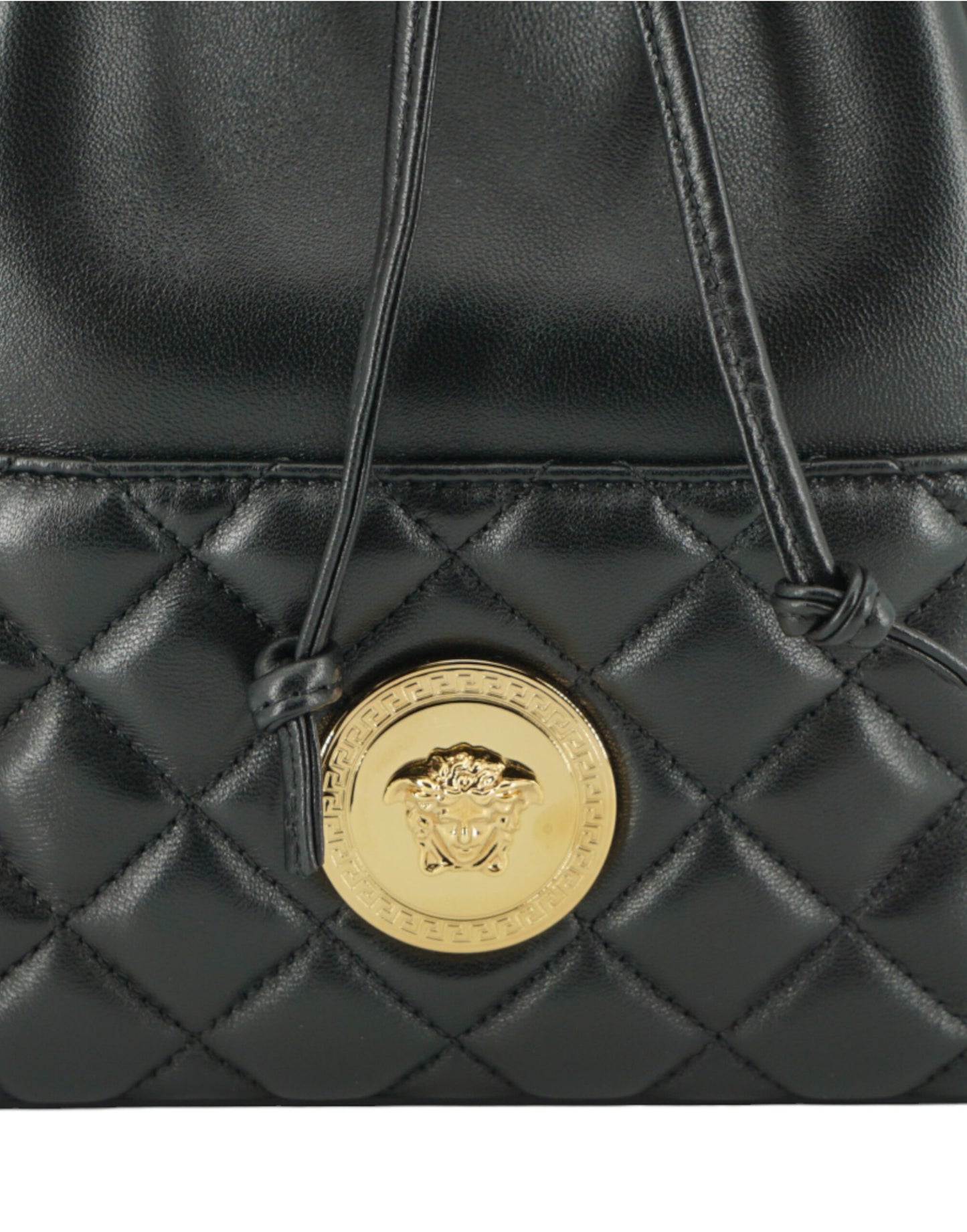 Elegante bolso de hombro tipo cubo Medusa de cuero negro