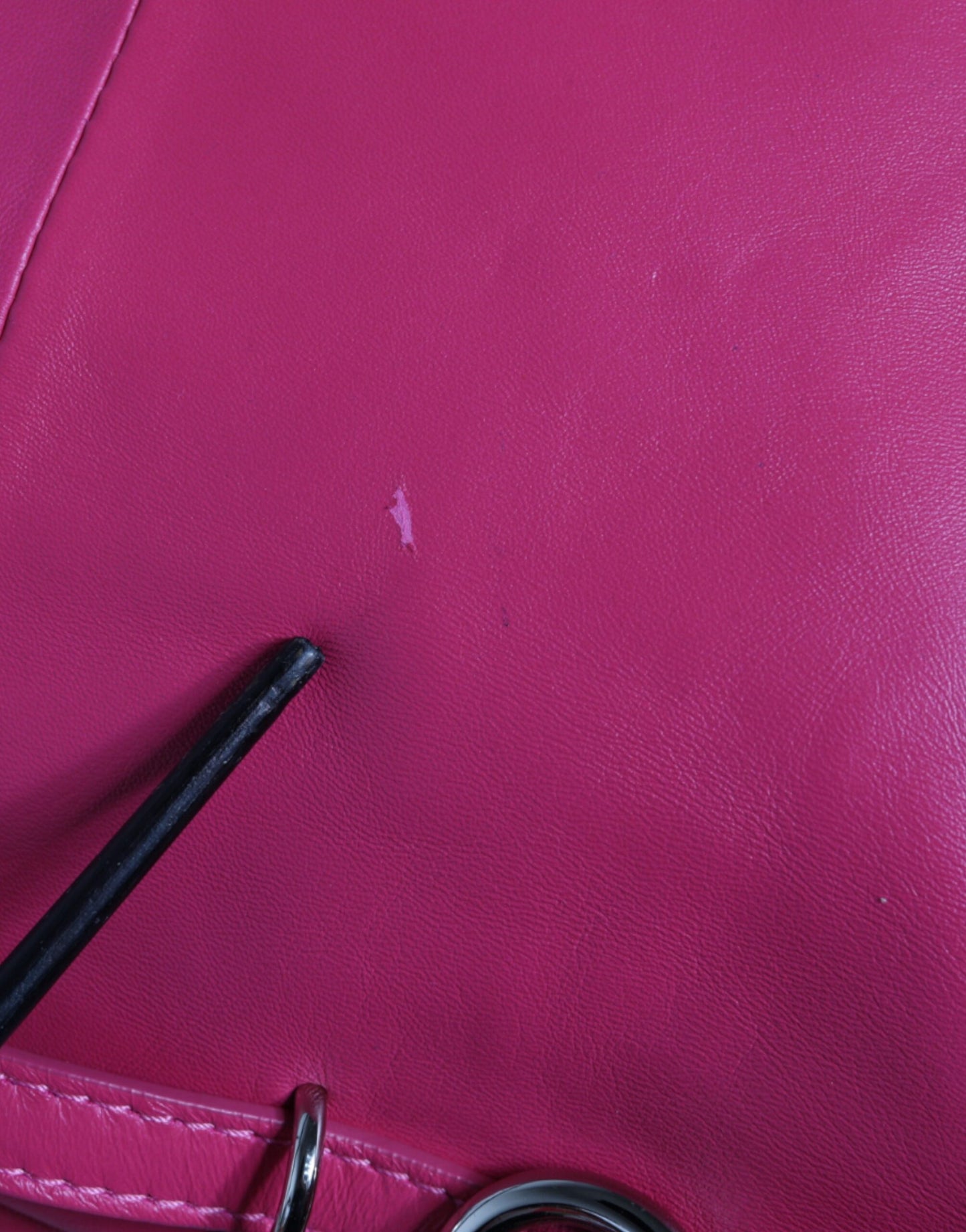 Bolso tote de hombro de cuero rosa fucsia