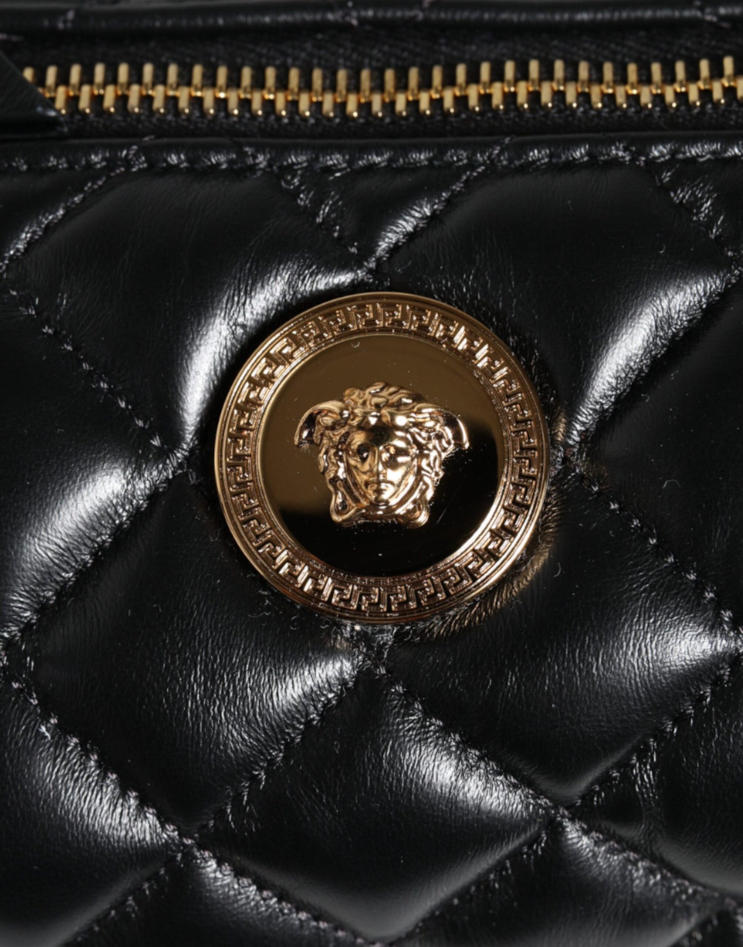 Mini bolso bandolera de piel de cordero acolchada negra