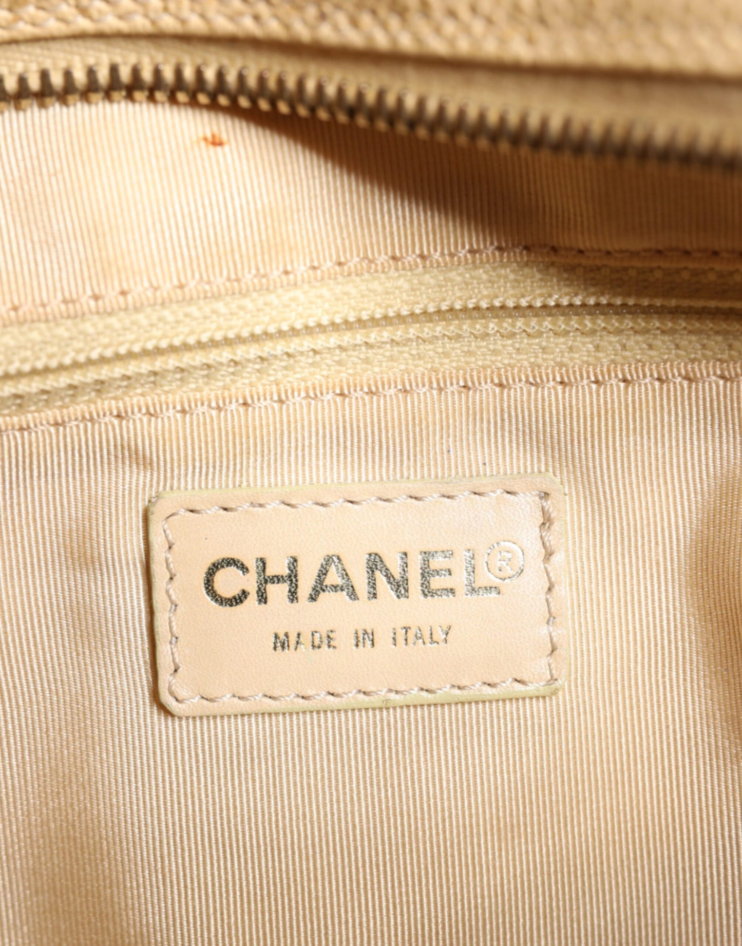 Sac à main en cuir beige avec chaîne Caviar De Coco