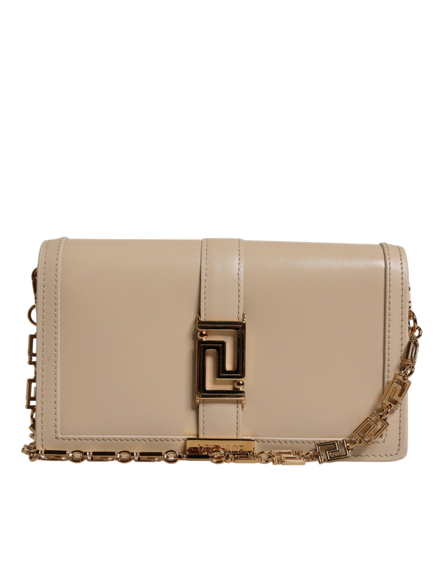 Bolso bandolera tipo cartera de piel de becerro con cadena dorada en beige