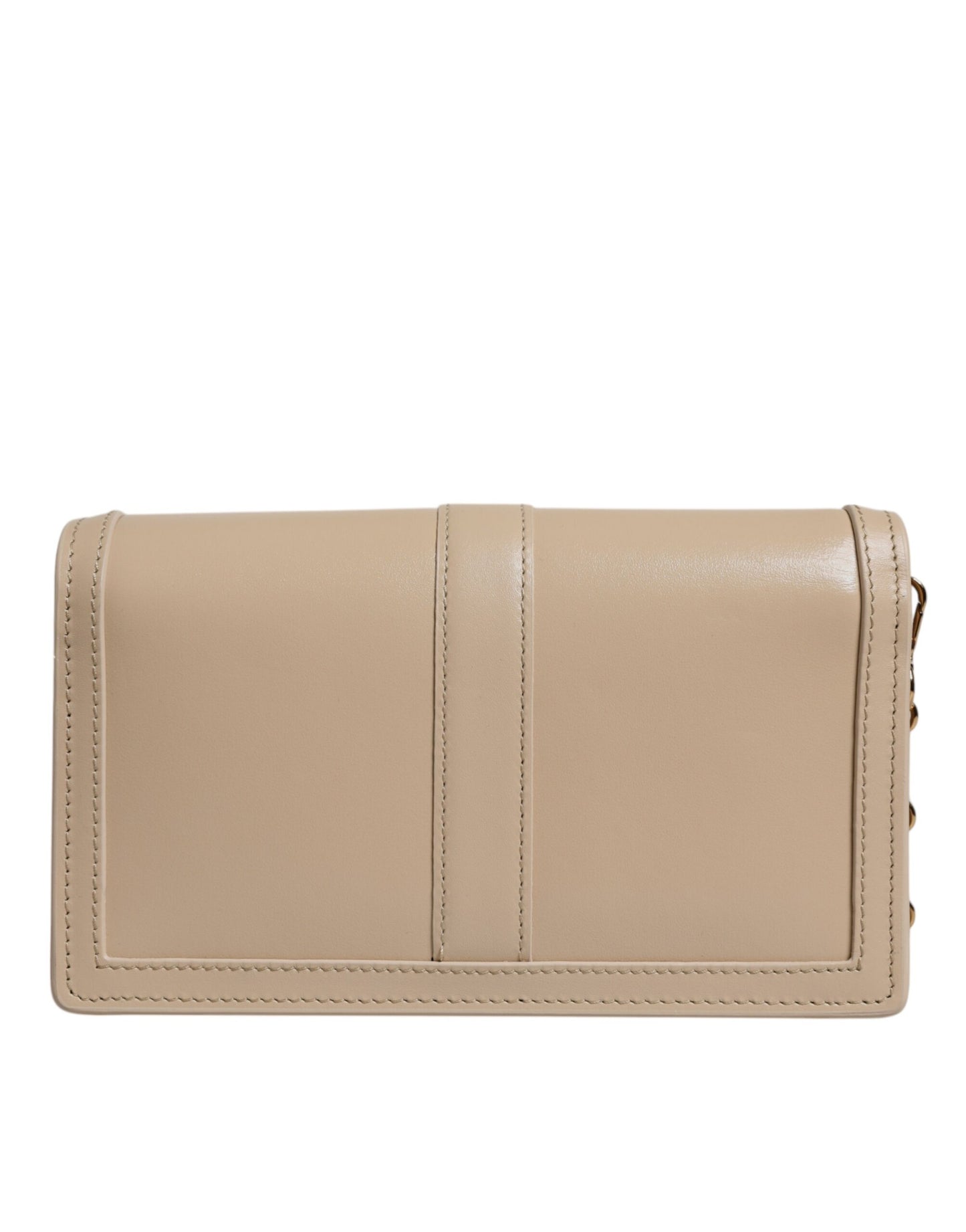 Bolso bandolera tipo cartera de piel de becerro con cadena dorada en beige