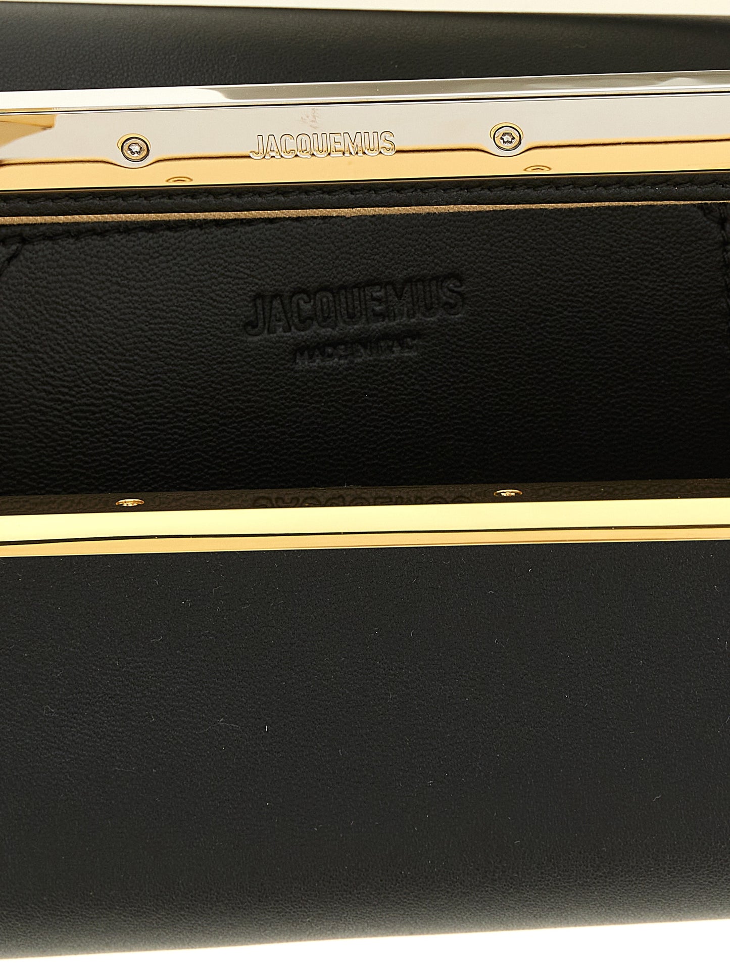 Le pochette Salon en cuir d’agneau