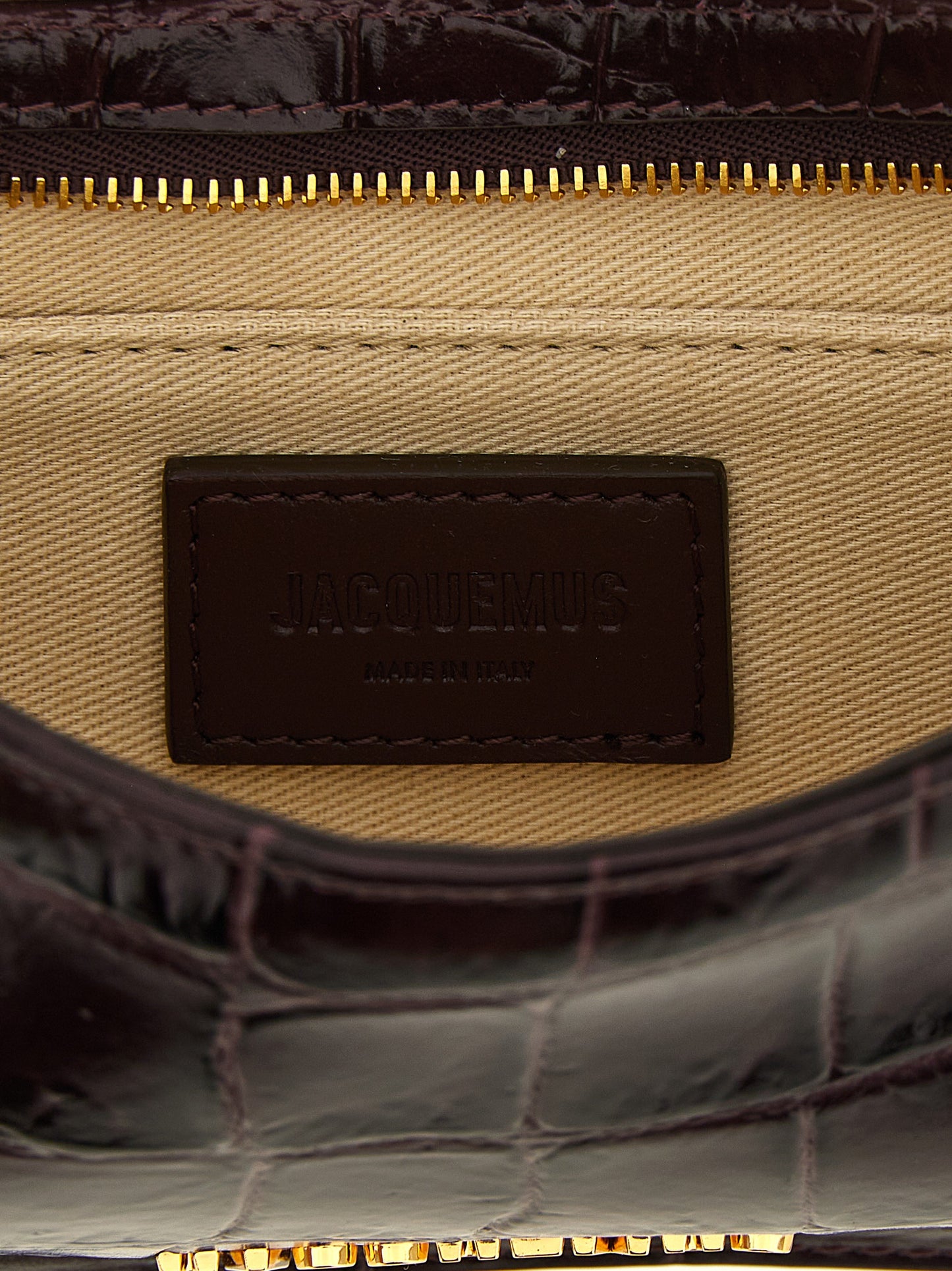 Le sac Bisou Perle en cuir de veau embossé crocodile