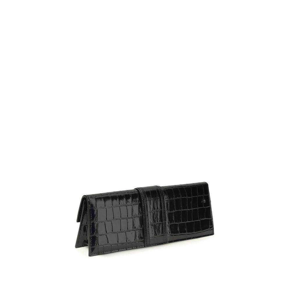 El clutch Bambino en piel de becerro grabada con efecto cocodrilo
