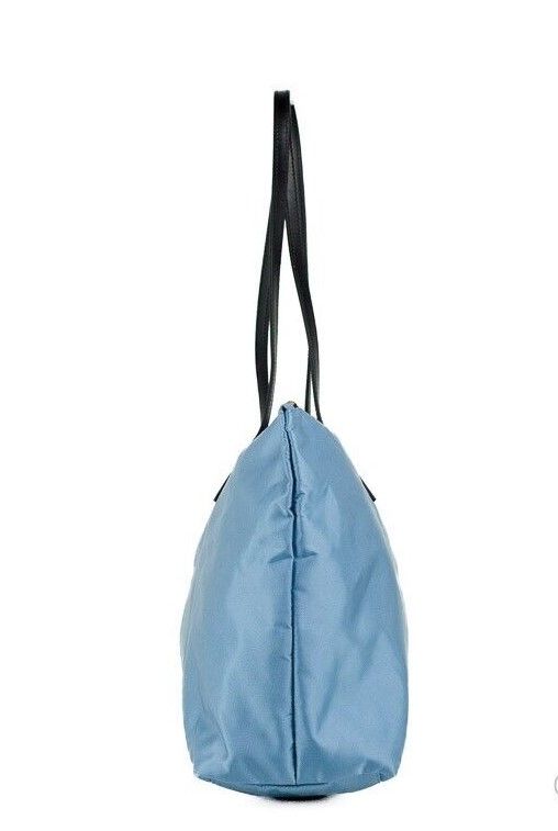 Sac fourre-tout en cuir et nylon bleu bleuet de taille moyenne Portuna Medusa