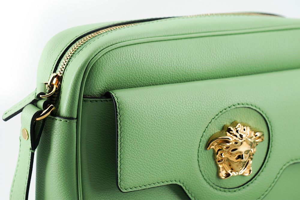 Elegante bolso de cuero verde menta para cámara