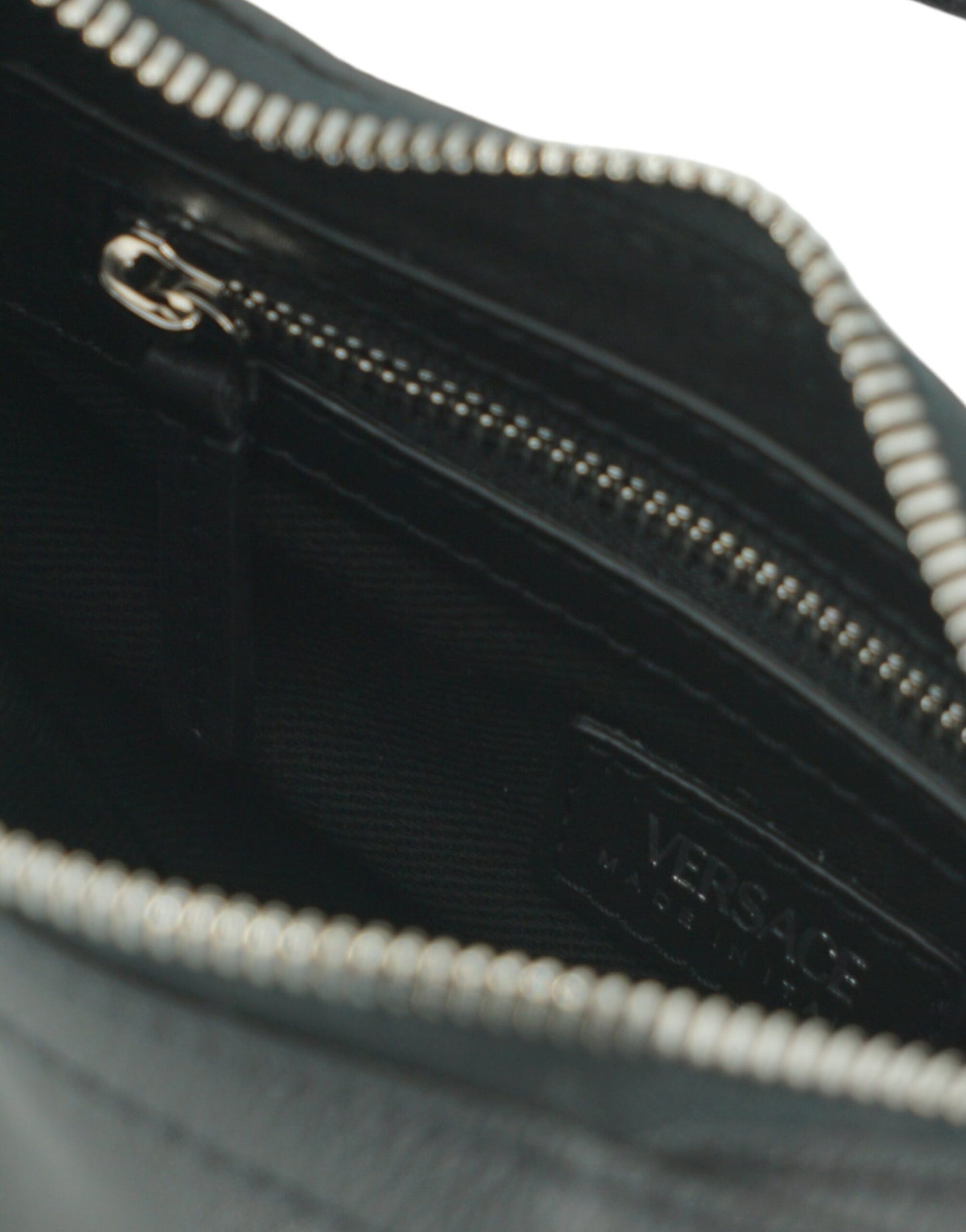 Elegante mini bolso de hombro tipo hobo negro