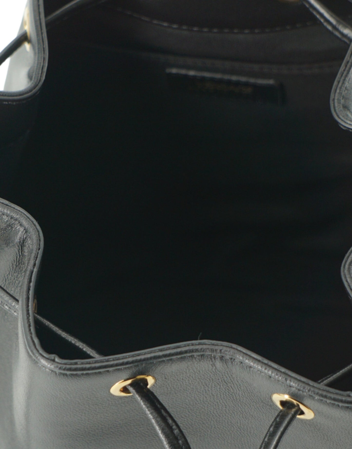 Elegante bolso de hombro tipo cubo Medusa de cuero negro