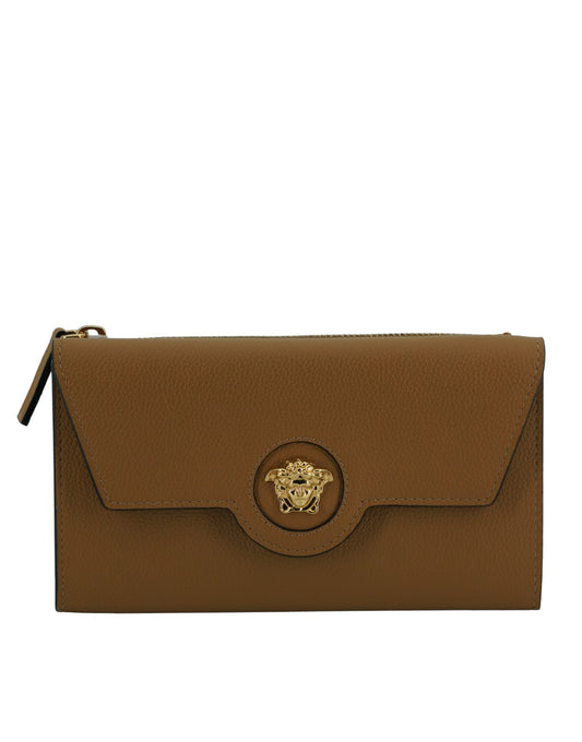 Elegante cartera de piel de becerro con el logotipo de Medusa
