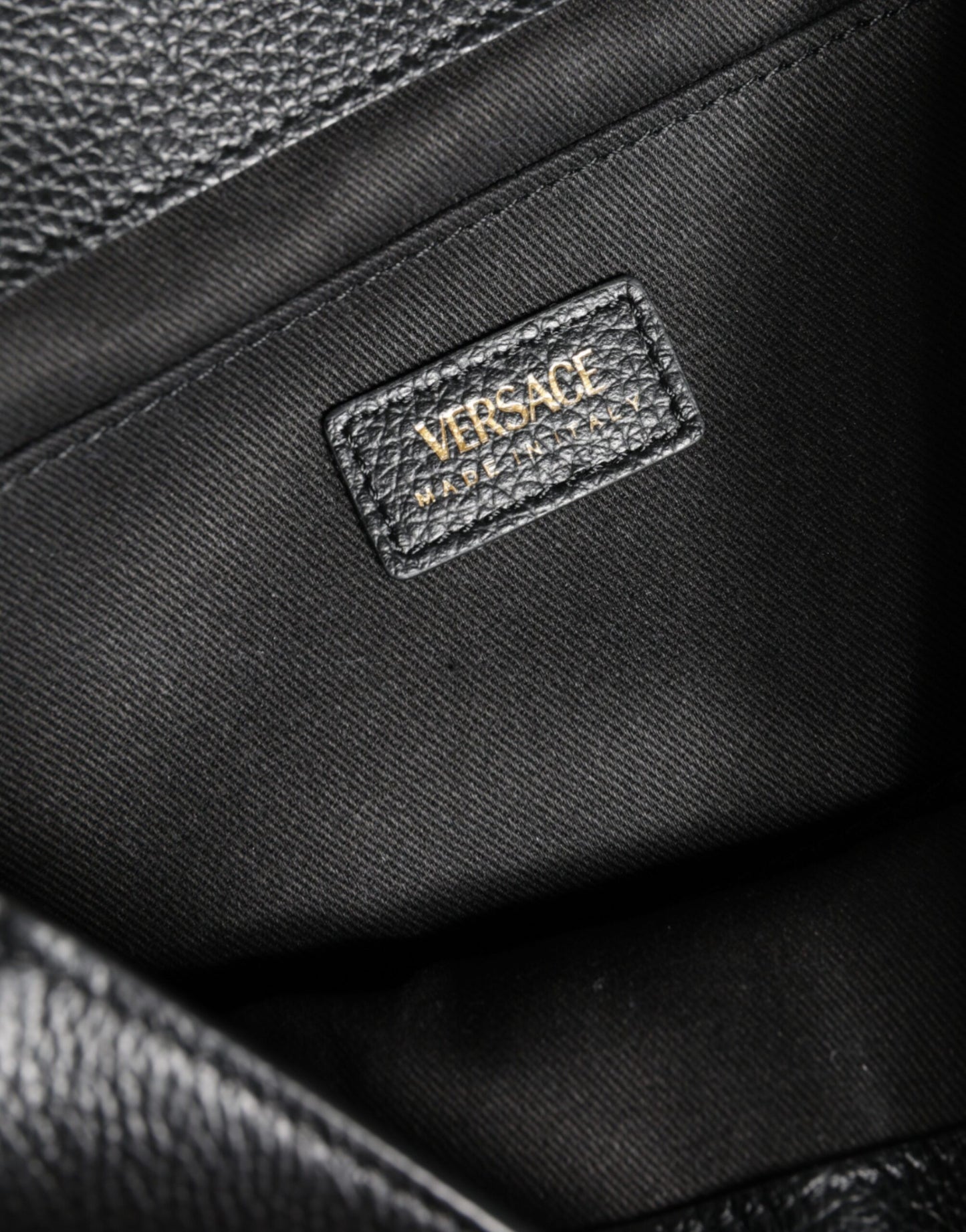 Sac bandoulière en cuir de veau grainé noir avec poignée supérieure