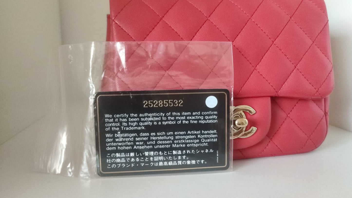 Mini sac à main rose en cuir d'agneau matelassé avec chaîne et épaule